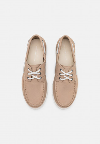 Tommy Hilfiger PREMIUM SHOE Boat shoes sandalwood ОБУВЬ ПРЕМИУМ Мокасины сандаловое дерево