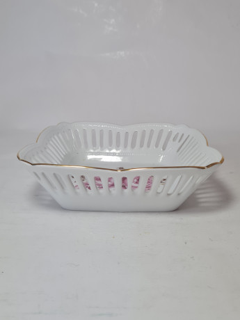 Weimar Квадратное фарфоровое блюдо с ажурным краем и цветочным рисунком "Розовые розы", 17 x 5 см, Германия, 1960-70гг.