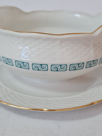 Соусник винтажный Thun, белый фарфор с зеленым узором и позолотой Natalie, 17 x 8 см, Чехословакия, 1960-70гг.