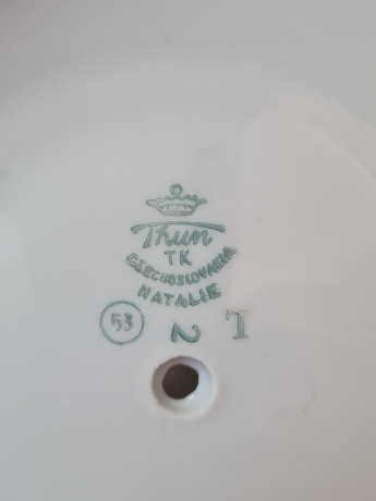 Соусник винтажный Thun, белый фарфор с зеленым узором и позолотой Natalie, 17 x 8 см, Чехословакия, 1960-70гг.