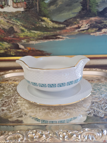 Соусник винтажный Thun, белый фарфор с зеленым узором и позолотой Natalie, 17 x 8 см, Чехословакия, 1960-70гг.