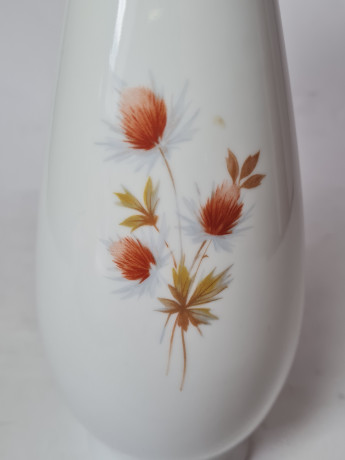 Royal Porzellan Bavaria KPM Белая фарфоровая ваза "Осенние листья", 29 x 9 см , Германия, 1960-70гг.