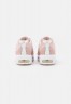 Nike Sportswear AIR MAX 95 Sneaker low pink oxford/summit white/barely rose/white AIR MAX 95 низкие кроссовки женские розовый оксфорд/саммит белый/едва розовый/белый