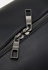 Tommy Hilfiger CORPORATE DUFFLE UNISEX Weekend bag black CORPORATE DUFFLE UNISEX Сумка выходного дня черный