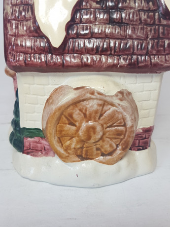 Подсвечник винтажный керамический в виде дома, 9,5 x 7,5 x 13 см, Германия, 1960-70гг.