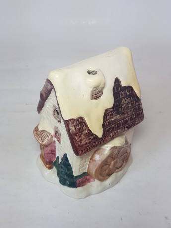 Подсвечник винтажный керамический в виде дома, 9,5 x 7,5 x 13 см, Германия, 1960-70гг.