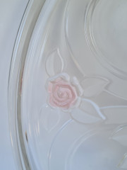 Тарелка винтажная для сервировки Walther Glas с декором в виде роз, заводская упаковка, хрусталь, 33,5 x 2 см, Германия, 1960-70гг.