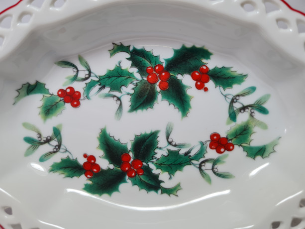 Reutter Овальное блюдо с резным краем "Красные ягоды", 13см x 9,5см, Германия, 1960-70гг.