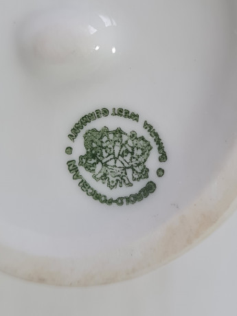 Статуэтка винтажная Gerold "Мальчик с птичкой, фарфор, 15 см, Германия, 1960-70гг.