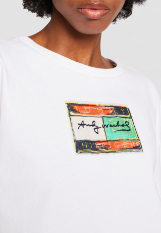 Tommy Hilfiger TOMMY HILFIGER X ANDY WARHOL FLAG CROPPED TEE Print T-shirt optic white УКОРОЧЕННАЯ ФУТБОЛКА TOMMY HILFIGER X ANDY WARHOL FLAG Футболка с принтом оптический белый