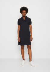 Tommy Hilfiger RELAXED POLO KNEE DRESS Day dress desert sky ПЛАТЬЕ ДО КОЛЕН ПОЛО RELAXS Повседневное платье небо пустыни
