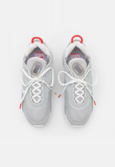 Nike Sportswear AIR MAX 2090 Sneaker low light smoke grey/summit white/grey fog/white/chile red AIR MAX 2090 Низкие кроссовки женские светло-дымчато-серый/вершинно-белый/серо-туманный/белый/чили-красный
