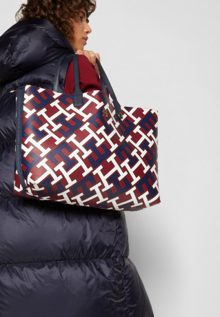 Tommy Hilfiger Monogram Iconic  Across body bag corporate mix Monogram Iconic — сумка через плечо корпоративный микс