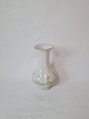 Ваза винтажная белая фарфоровая Lindner с цветочным декором и позолотой, 20 x 11 см, Германия, 1960-70гг.