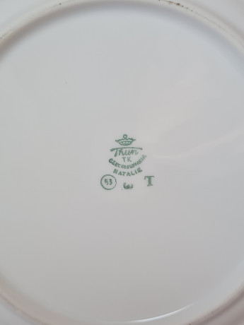 Набор десертных тарелок винтажных Thun, белый фарфор с зеленым узором и позолотой Natalie, 6шт х 19,5 x 2 см, Чехословакия, 1960-70гг.