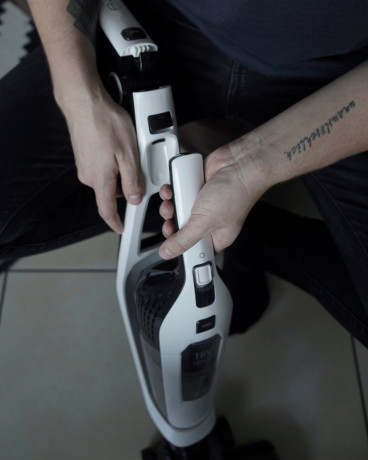 Rowenta Rowenta Akku-Stielstaubsauger Dual Force RH6737, beutellos, Besonders leicht; Klappbarer Griff; LED-Duse  Беспроводной пылесос Rowenta Dual Force RH6737, без мешка, особенно легкий; Складная ручка; светодиодный душ