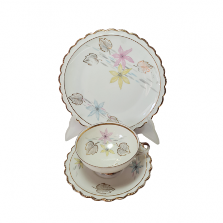 Winterling Marktleuthen Bavaria Чайное трио с рельефным позолоченным краем и цветочным рисунком, Германия, 1960-70гг.