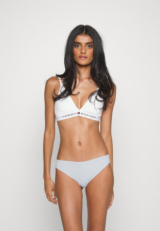 Tommy Hilfiger THONG 3 PACK Thong hot magenta/breezy blue/desert sky НАБОР 3 КОМПЛЕКТА ТРЕНАЖЕЙ Стринги горячий пурпурный / свежий синий / небо пустыни