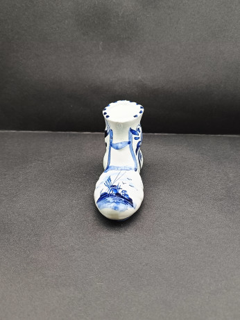 Статуэтка винтажная Delft Blue "Голландский сапог" с цветочным декором и мельницей, ручная роспись, фарфор, 11 х 7 см, Голландия, 1960-70гг.