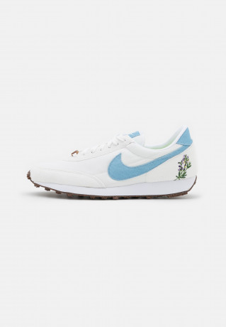 Nike Sportswear DAYBREAK Sneaker low white/obsidian/black/multicolor DAYBREAK Низкие кроссовки женские белый/обсидиан/черный/многоцветный