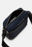 Tommy Hilfiger ELEVATED CAMERA BAG UNISEX Across body bag Space Blue EMEVATED CAMERA BAG UNISEX Сумка через плечо КосмосСиний