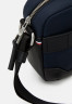 Tommy Hilfiger ELEVATED CAMERA BAG UNISEX Across body bag Space Blue EMEVATED CAMERA BAG UNISEX Сумка через плечо КосмосСиний