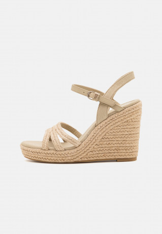 Tommy Hilfiger ESSENTIAL BASIC WEDGE High heeled sandals sandalwood ESSENTIAL BASIC WEDGE Босоножки на высоком каблуке сандаловое дерево