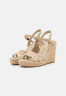 Tommy Hilfiger ESSENTIAL BASIC WEDGE High heeled sandals sandalwood ESSENTIAL BASIC WEDGE Босоножки на высоком каблуке сандаловое дерево