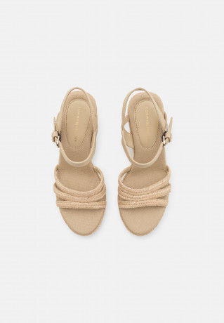 Tommy Hilfiger ESSENTIAL BASIC WEDGE High heeled sandals sandalwood ESSENTIAL BASIC WEDGE Босоножки на высоком каблуке сандаловое дерево