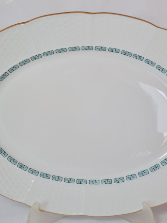 Блюдо овальное винтажное Thun, белый фарфор с зеленым узором и позолотой Natalie, 38 x 27,5 x 3,5 см, Чехословакия, 1960-70гг.