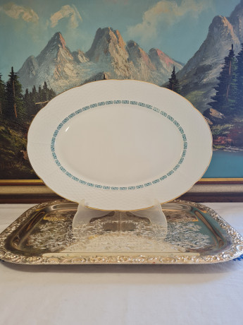 Блюдо овальное винтажное Thun, белый фарфор с зеленым узором и позолотой Natalie, 38 x 27,5 x 3,5 см, Чехословакия, 1960-70гг.