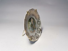 Блюдце винтажное коллекционное Limoges France "Явление Богоматери Лурдской", фарфор, позолоченный держатель, 9 см, Франция, 1960 год