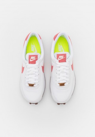 Nike Sportswear DAYBREAK Sneaker low white/light sienna/sail DAYBREAK Низкие кроссовки женские белый/светло-сиенна/парус