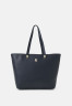 Tommy Hilfiger EMBLEM TOTE Tote bag space blue EMBLEM TOTE Сумка-тоут космический синий