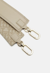 Tommy Hilfiger TURNLOCK JOURNEE MONO Handbag light sandalwood TURNLOCK JOURNEE MONO Сумка светлое сандаловое дерево