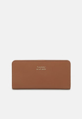 Tommy Hilfiger CASUAL CHIC LARGE WALLET Wallet cognac БОЛЬШОЙ КОШЕЛЕК CASUAL CHIC Бумажник коньяк