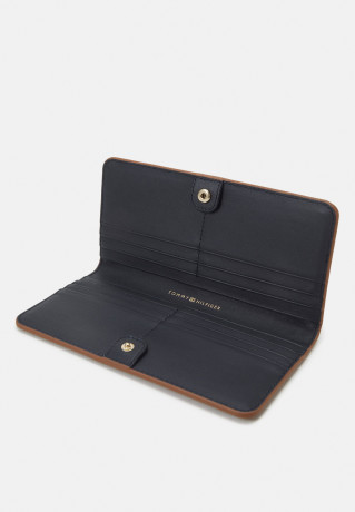 Tommy Hilfiger CASUAL CHIC LARGE WALLET Wallet cognac БОЛЬШОЙ КОШЕЛЕК CASUAL CHIC Бумажник коньяк