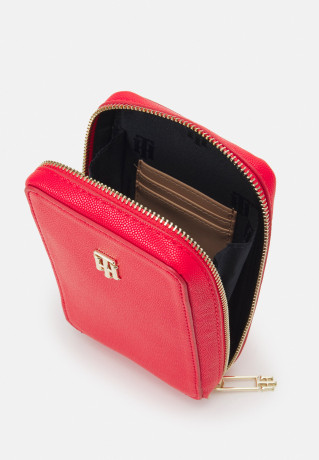 Tommy Hilfiger TIMELESS PHONE WALLET Across body bag fireworks TIMELESS PHONE WALLET Сумка через плечо салют