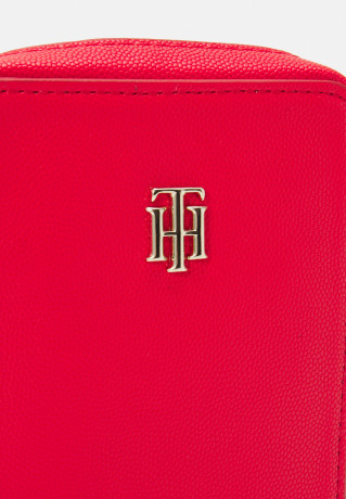 Tommy Hilfiger TIMELESS PHONE WALLET Across body bag fireworks TIMELESS PHONE WALLET Сумка через плечо салют