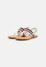 Tommy Hilfiger FLAT CORPORATE T-bar sandals ecru FLAT CORPORATE Сандалии с Т-образной перемычкой экрю