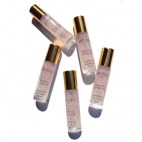 ARI ANWA Skincare Kuhlender Roll-On mit Rosenquarz und Rosenwasser Crystal Glow On Охлаждающий шарик с розовым кварцем и розовой водой Crystal Glow On