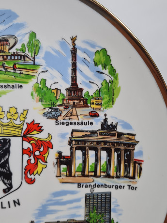 Тарелка декоративная винтажная Jlmenau / H L R Berlin "Достопримечательности Берлина", фарфор, 23.5 см, ГДР, 1973-77гг.