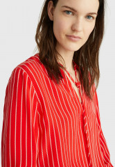 Tommy Hilfiger STRIPE V-NECK REGULAR FIT  Blouse rope stp fireworks ПОЛОСКА С V-ОБРАЗНЫМ ВЫРЕЗОМ REGULAR FIT Блузка веревочный фейерверк