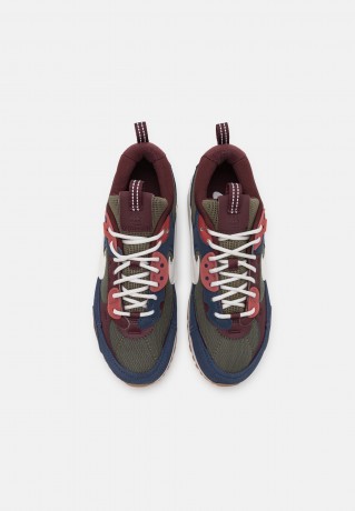 Nike Sportswear W AIR MAX 90 FUTURA Sneaker low med olive/phantom/canyon rust/midnight navy/burgundy crush W AIR MAX 90 FUTURA кроссовки женские низкие оливково-медовый/фантом/каньон ржавчины/полночный темно-синий/бордовый краш