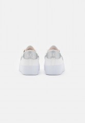 Nike Sportswear W BLAZER LOW PLATFORM ESS Sneaker low summit white/metallic silver/sail/white W BLAZER LOW PLATFORM ESS Низкие кроссовки женские вершина белый/серебристый металлик/парус/белый