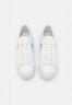 Nike Sportswear W BLAZER LOW PLATFORM ESS Sneaker low summit white/metallic silver/sail/white W BLAZER LOW PLATFORM ESS Низкие кроссовки женские вершина белый/серебристый металлик/парус/белый