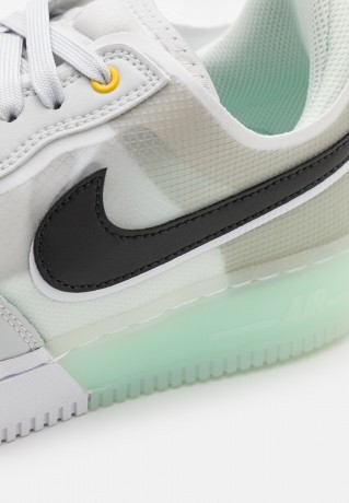 Nike Sportswear AIR FORCE 1 REACT UNISEX Sneaker low photon dust/white/mint foam/olive aura/vivid green/particle grey AIR FORCE 1 REACT UNISEX Низкие кроссовки женские фотонная пыль/белый/мятная пена/оливковая аура/ярко-зеленый/серая частица