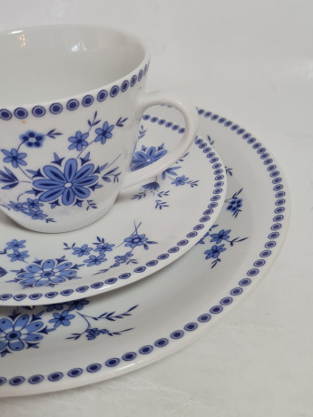 Набор для чая с синим растительным декором Seltmann Weiden Bavaria винтажный, чайное трио, 4 штуки, фарфор, Германия, 1960-70гг.