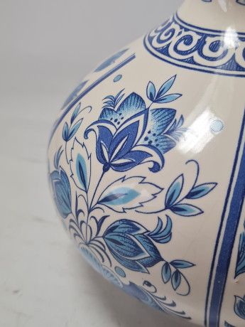 Ulmer Keramik Керамический кувшин с крышкой для вина, белый фарфор с голубым цветочным орнаментом, 700 мл, 21 x 16,5 см, Германия, 1960-70гг.