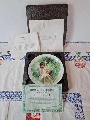 DE LIMOGES Коллекционные Тарелки "Мари-Анж" и "Рождественский Витраж: Волхвы Ведомые Звездой", сертификаты, 21 см, Франция